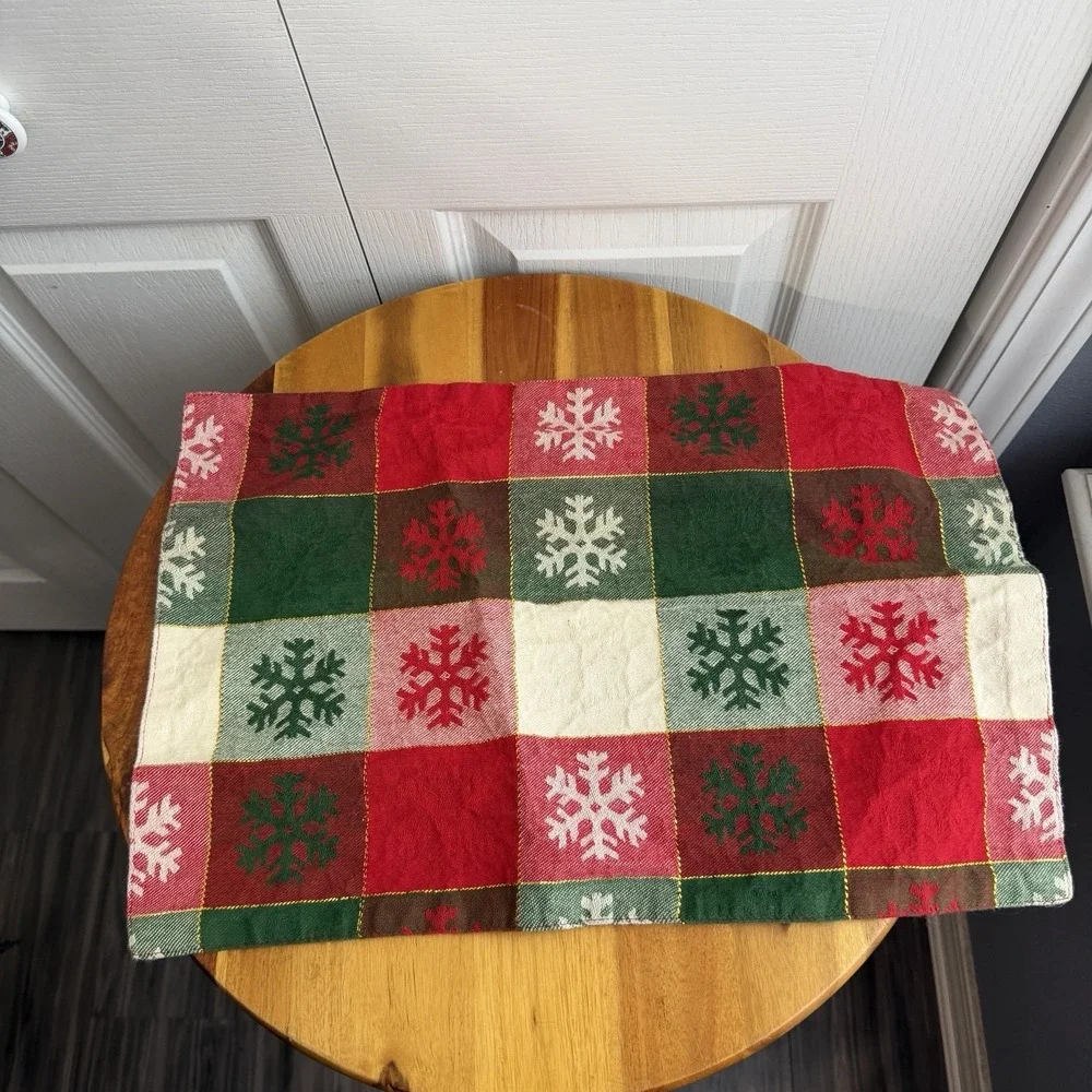 Red White Green Snowflake Plaid Set Of 4 Christmas Placemats Festive Dining